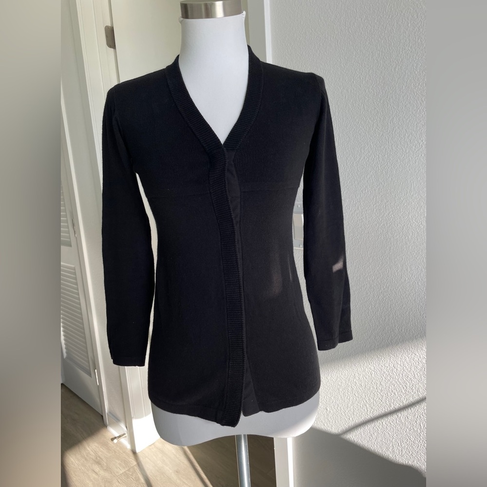 ARMANI JUNIOR
Black jacket size 12